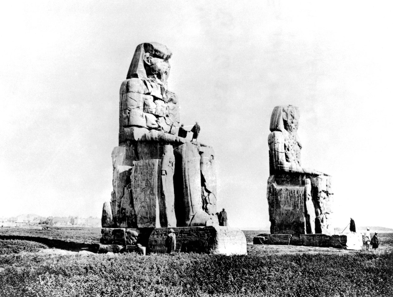 Memnonin kolossit, Thebes, Nubia, Egypti, 1887 tekijältä Georges Henri Bechard