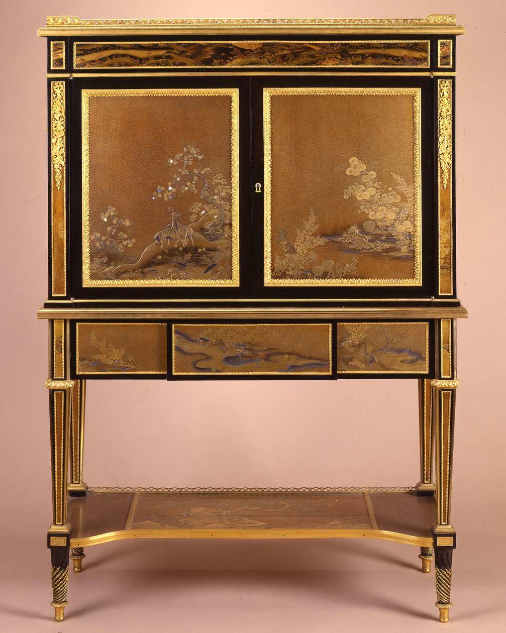 Ormolu-asennettu sihteeri Louis XVI -tyyliin tekijältä Henri Dasson