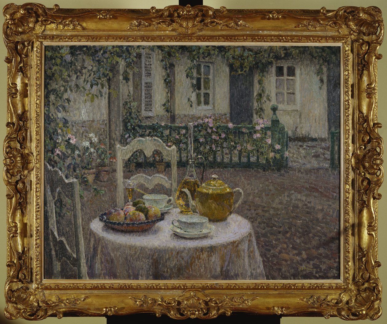 Vaaleanpunainen pöytäliina tekijältä Henri Eugene Augustin Le Sidaner
