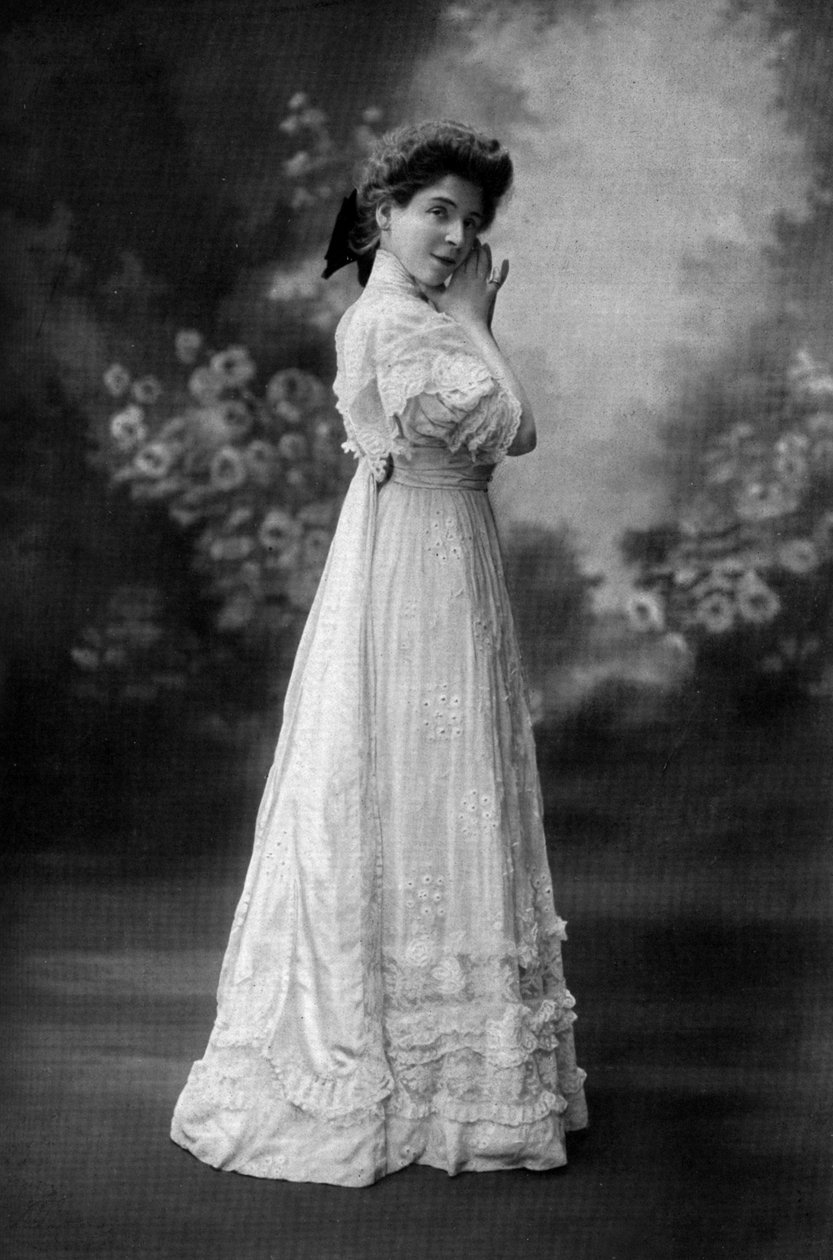Miss Goldstein Yvonnen roolissa näytelmässä "Les plumes du Paon", Pariisi, valokuva Henri Manuel ranskalaisesta "Le Theatre" -lehdestä lokakuussa 1907 tekijältä Henri Manuel