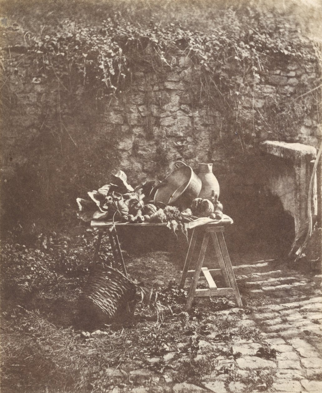 Luonto kuolee- Chaudron, cruche et légumes sur une table à tréteaux tekijältä Henri Victor Regnault