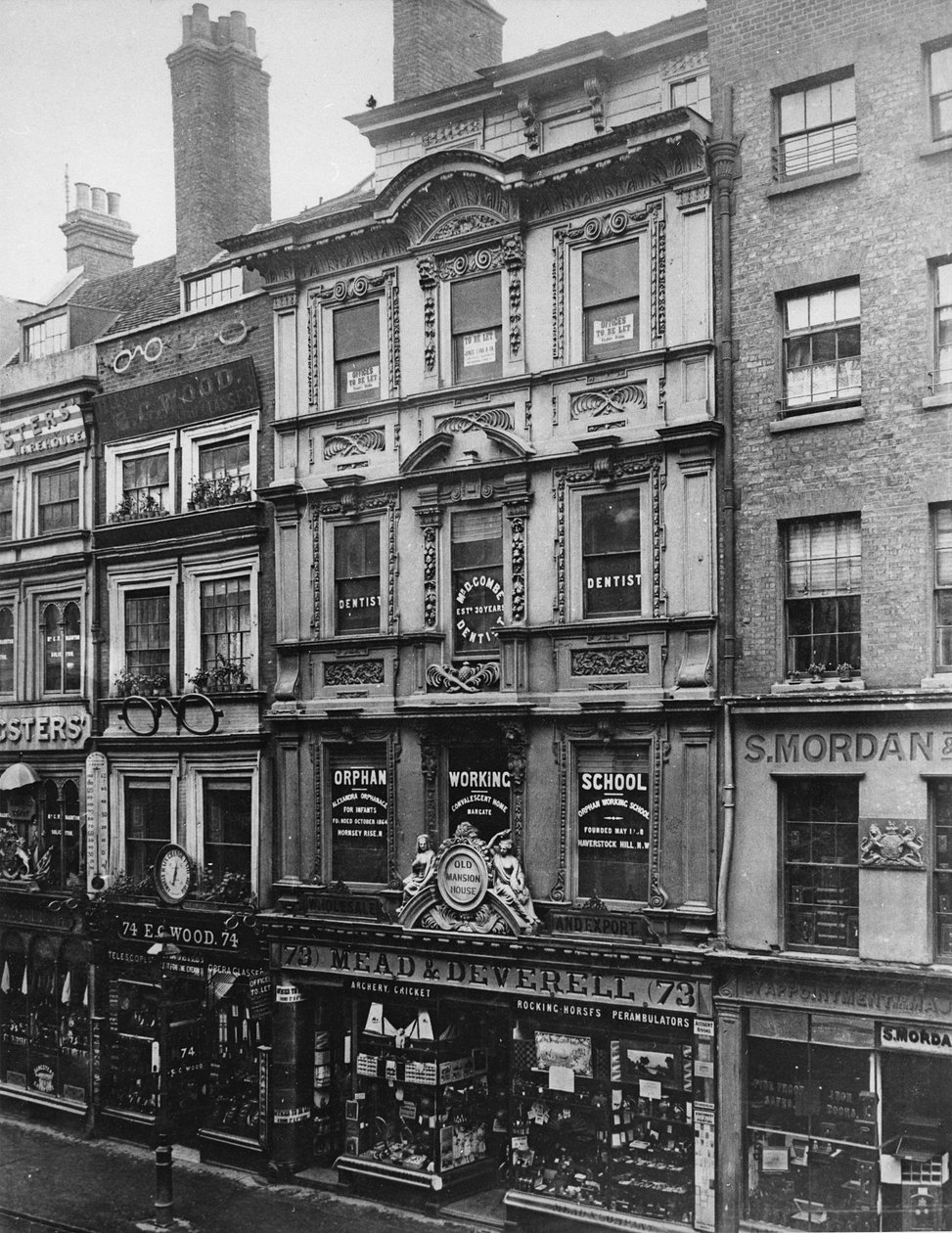 Nro 73, Cheapside, n. 1883 tekijältä Henry Dixon