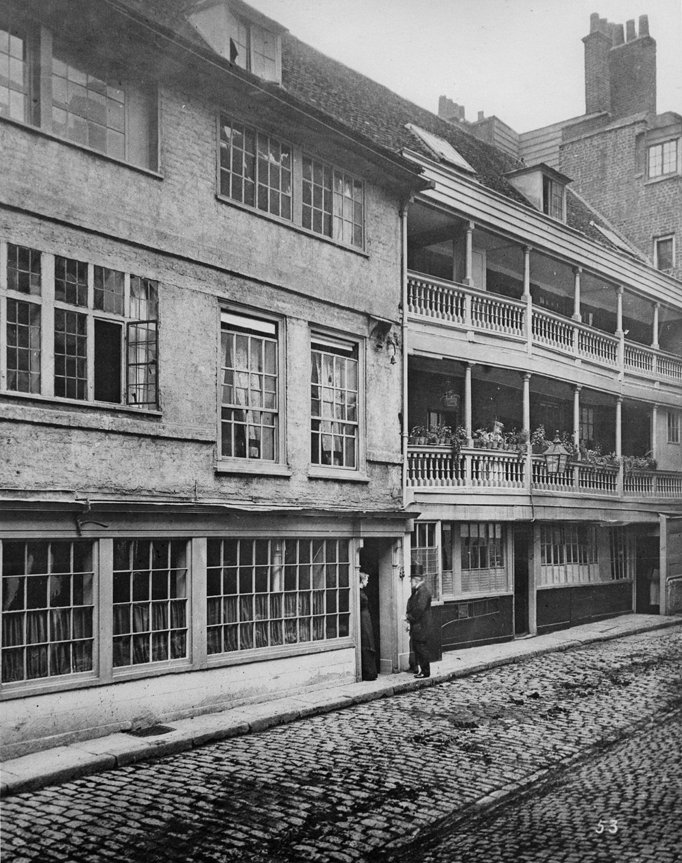 George Inn Yard, Southwark, n. 1881 tekijältä Henry Dixon