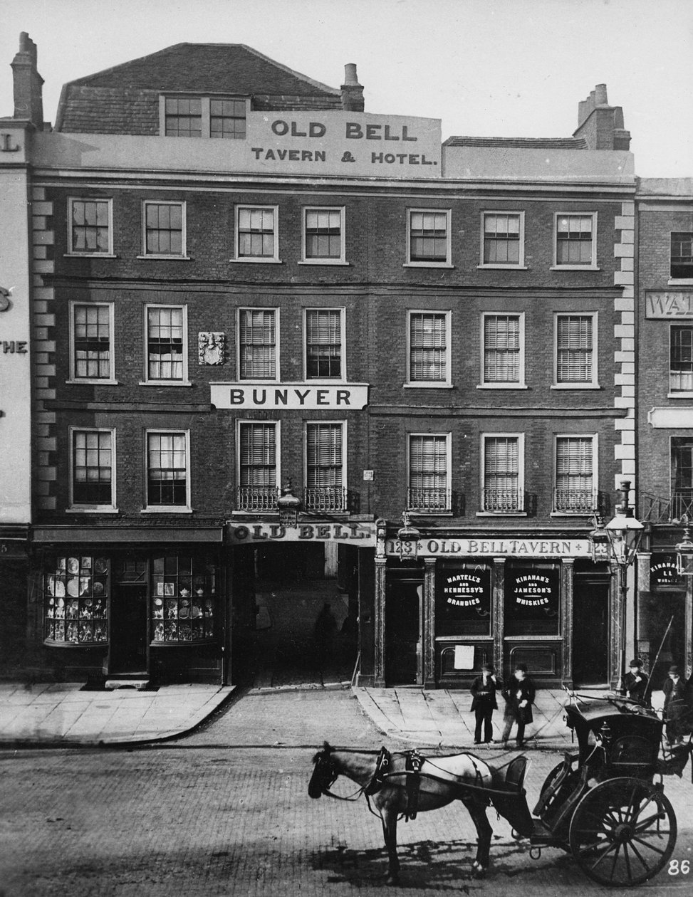 Old Bell Inn, High Holborn, n. 1884 tekijältä Henry Dixon