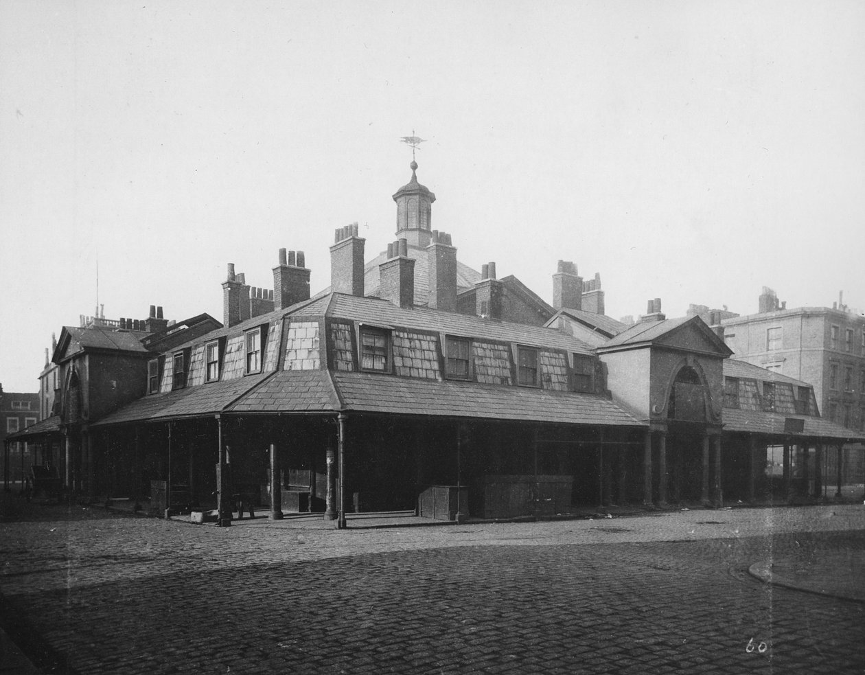 Oxford Market House, Great Titchfield Street, Oxford Streetin pohjoispuolella, noin 1880 tekijältä Henry Dixon
