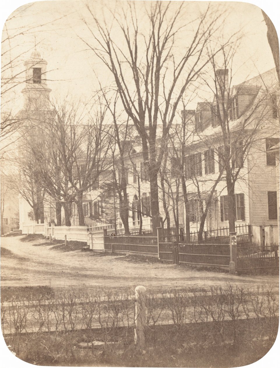 Dartmouth Collegen kirkko, professori Clement Longin talo, presidentti Nathan Lordin talo, Shermanin nunnaluostari tekijältä Henry F. Herbert