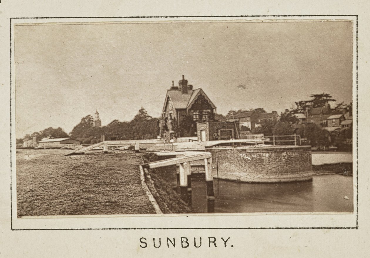 Sunbury tekijältä Henry W. Taunt