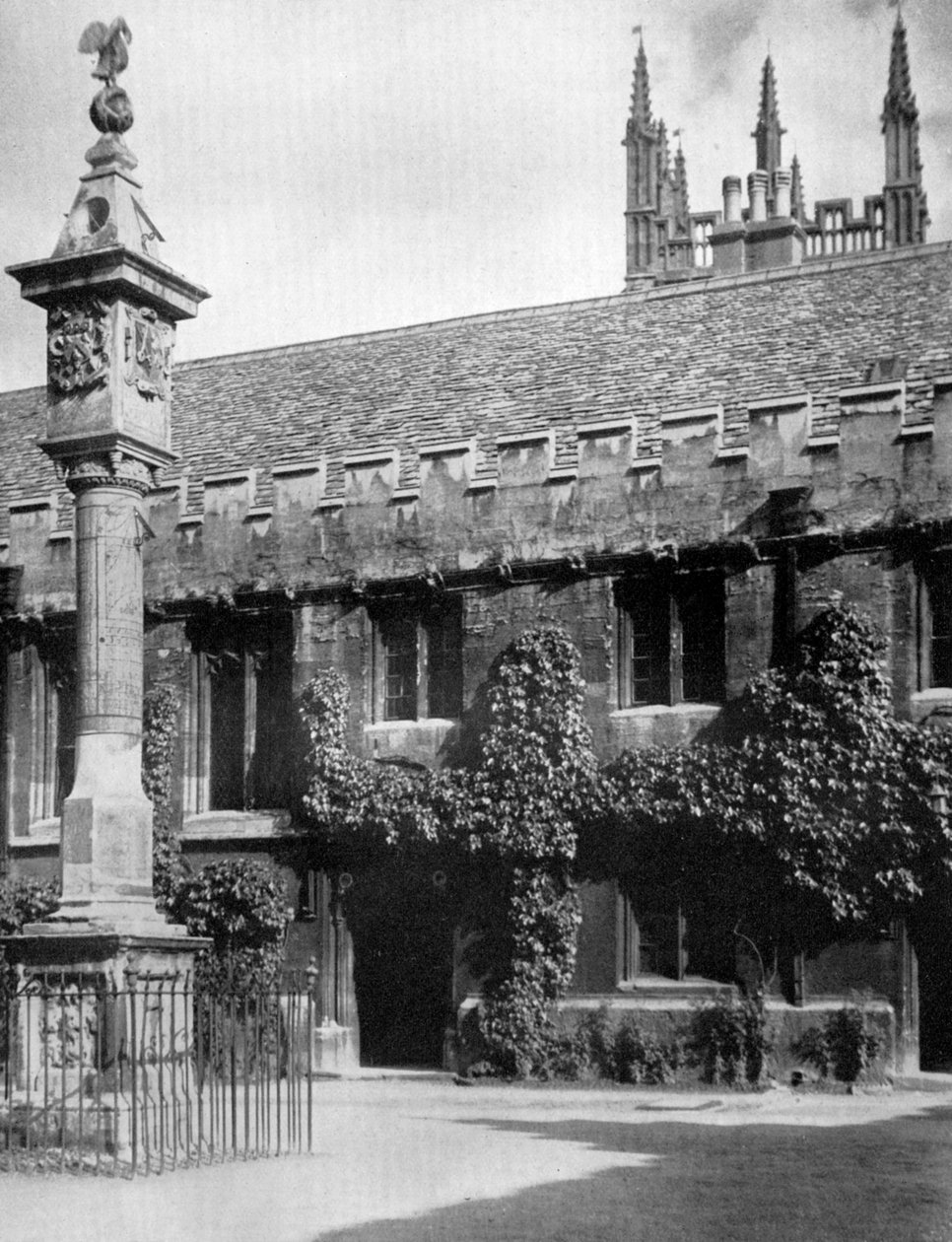 Aurinkokello, Corpus Christi College, Oxford, Oxfordshire, 1924-1926 tekijältä Herbert Felton