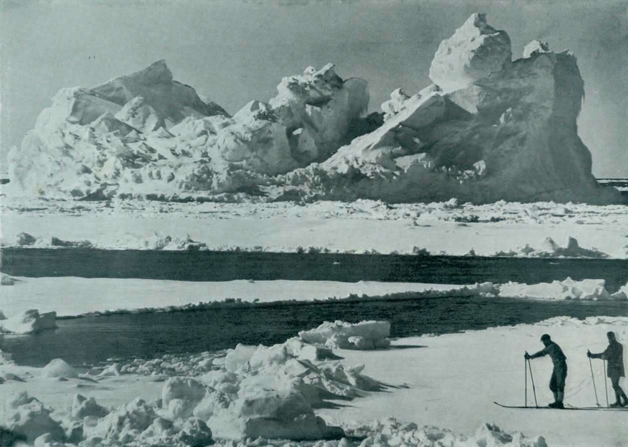A Berg hajoaa pakkauksessa, c19101913, 1913 tekijältä Herbert Ponting