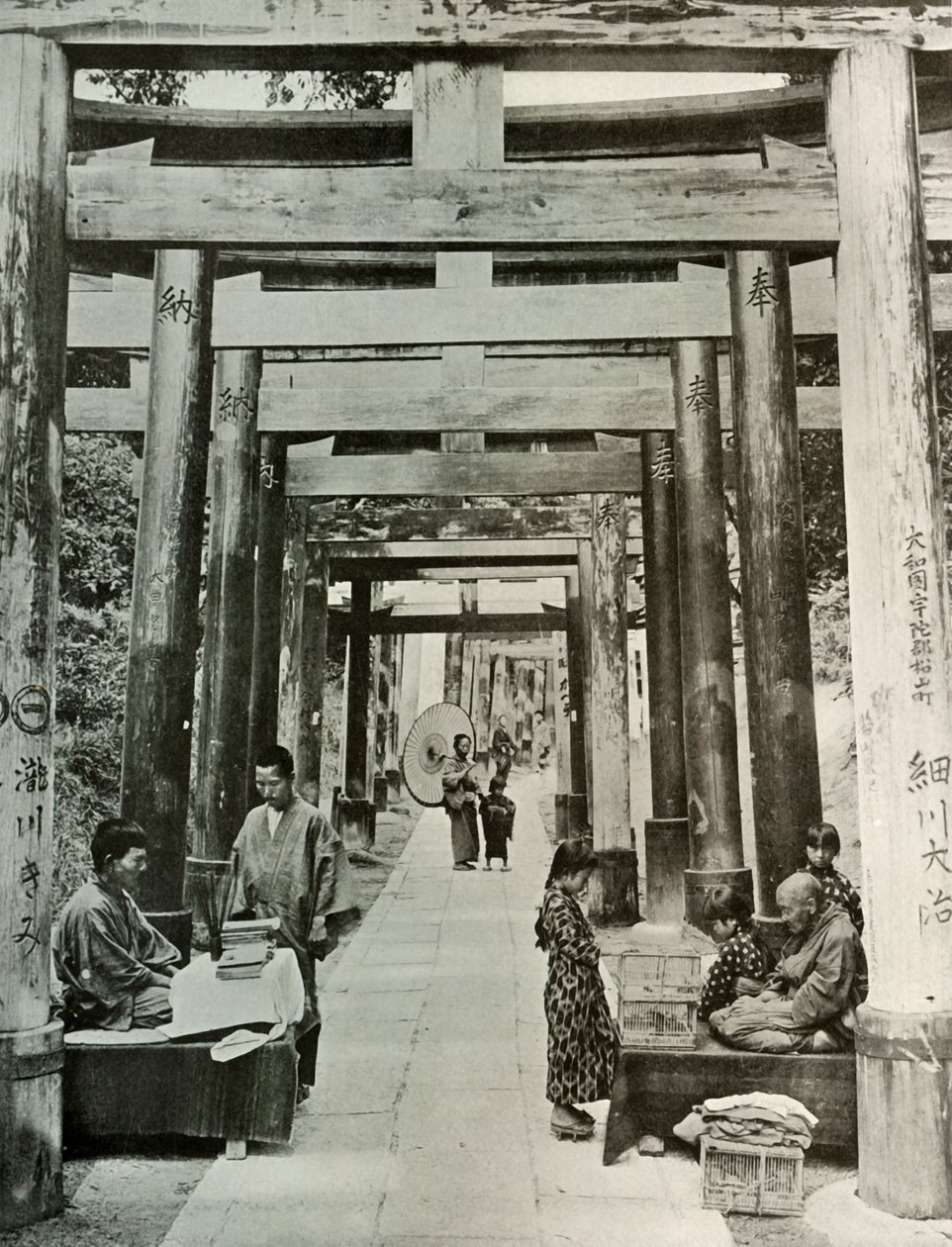Torii-katu Inarissa, 1910. tekijältä Herbert Ponting