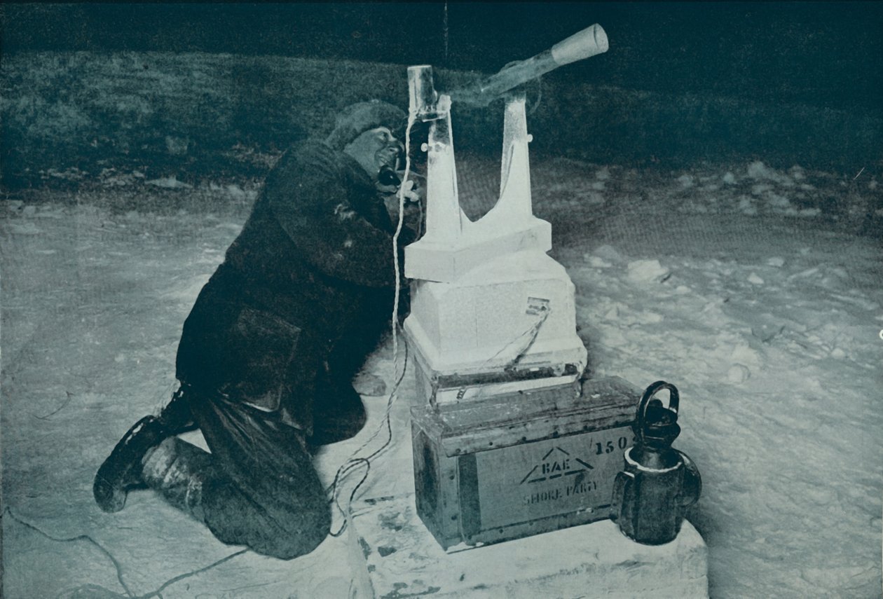 C. S. Wright tekee havainnon kauttakulkumatkalla, 8. elokuuta 1911, 1913 tekijältä Herbert Ponting