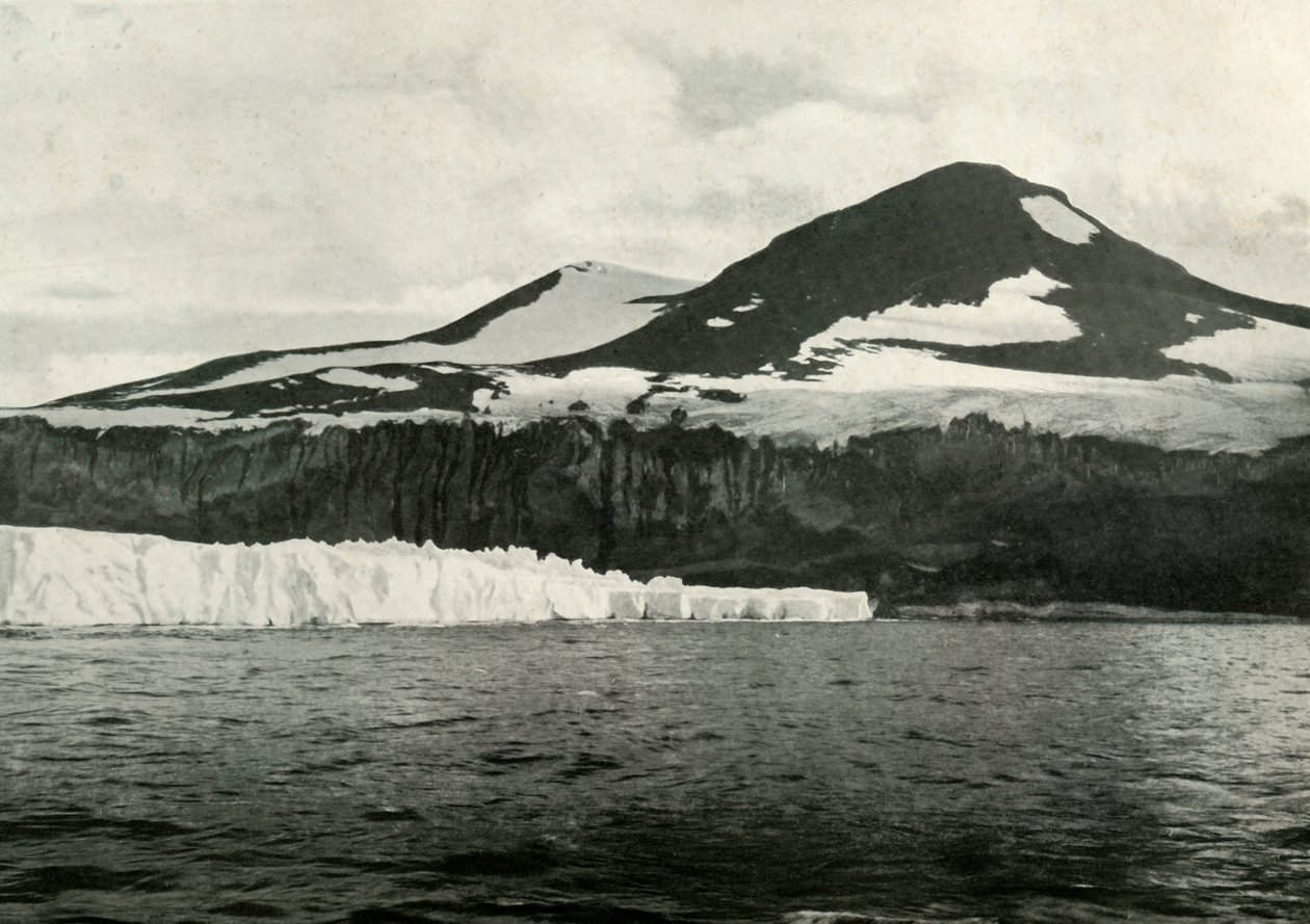 Cape Crozier: Suuren jäävallin loppu, c19101913, 1913 tekijältä Herbert Ponting