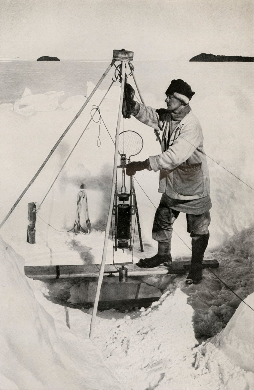 E. W. Nelson Nansen-Petersenin eristetyn vesipullon kanssa, c1911, 1913 tekijältä Herbert Ponting
