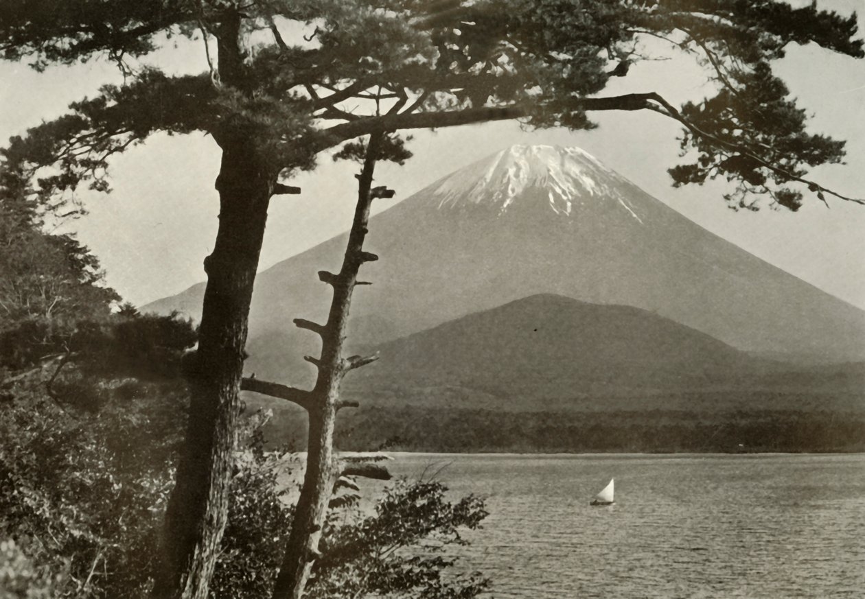Fuji From Lake Shoji, 1910. tekijältä Herbert Ponting