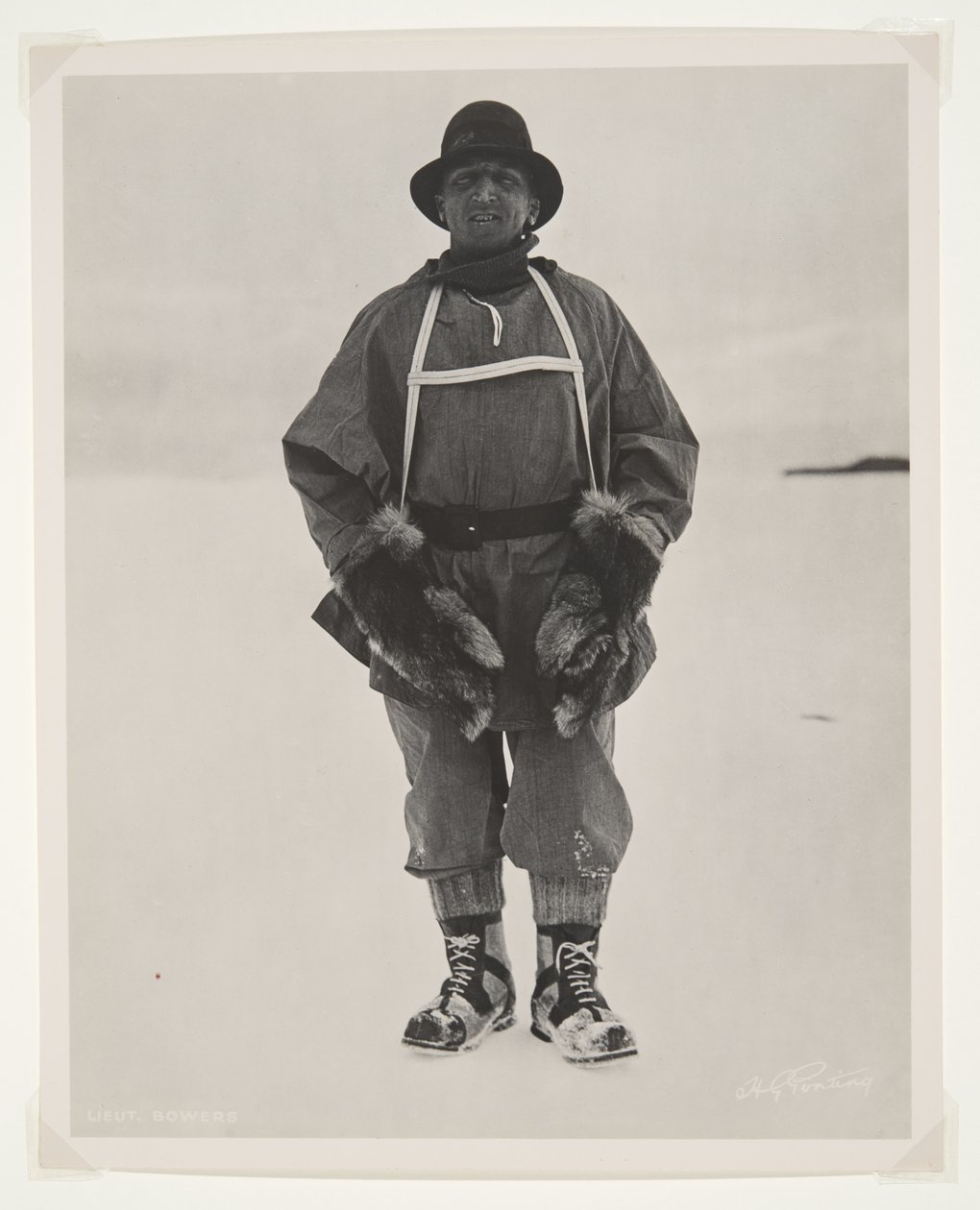 Liut. Bowers Terra Nova -retken aikana (1910-13) etelänavalle (bromidiprintti) tekijältä Herbert Ponting