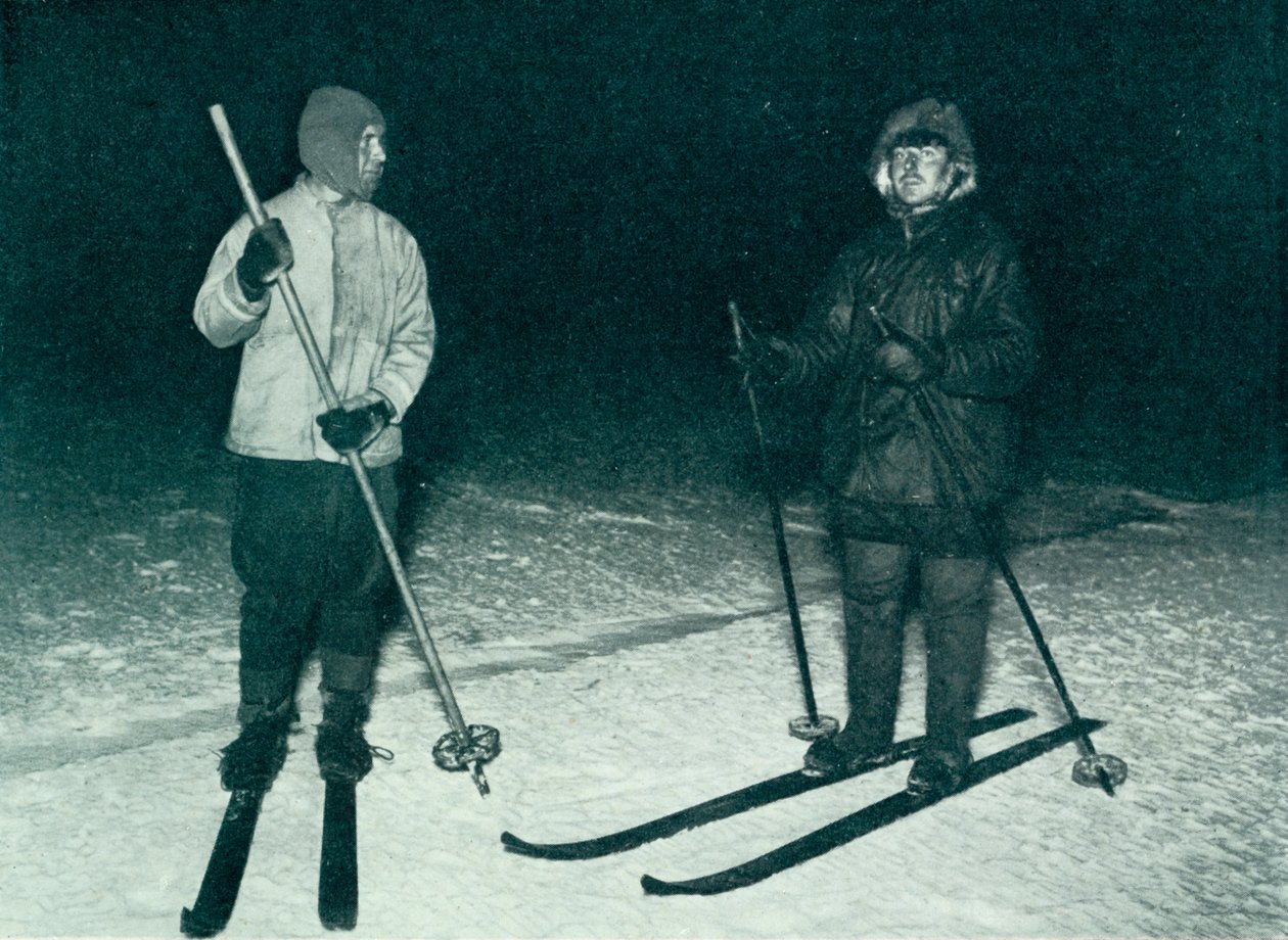Oates and Meares Out Ski-ing in the Night, c1911, 1913 tekijältä Herbert Ponting