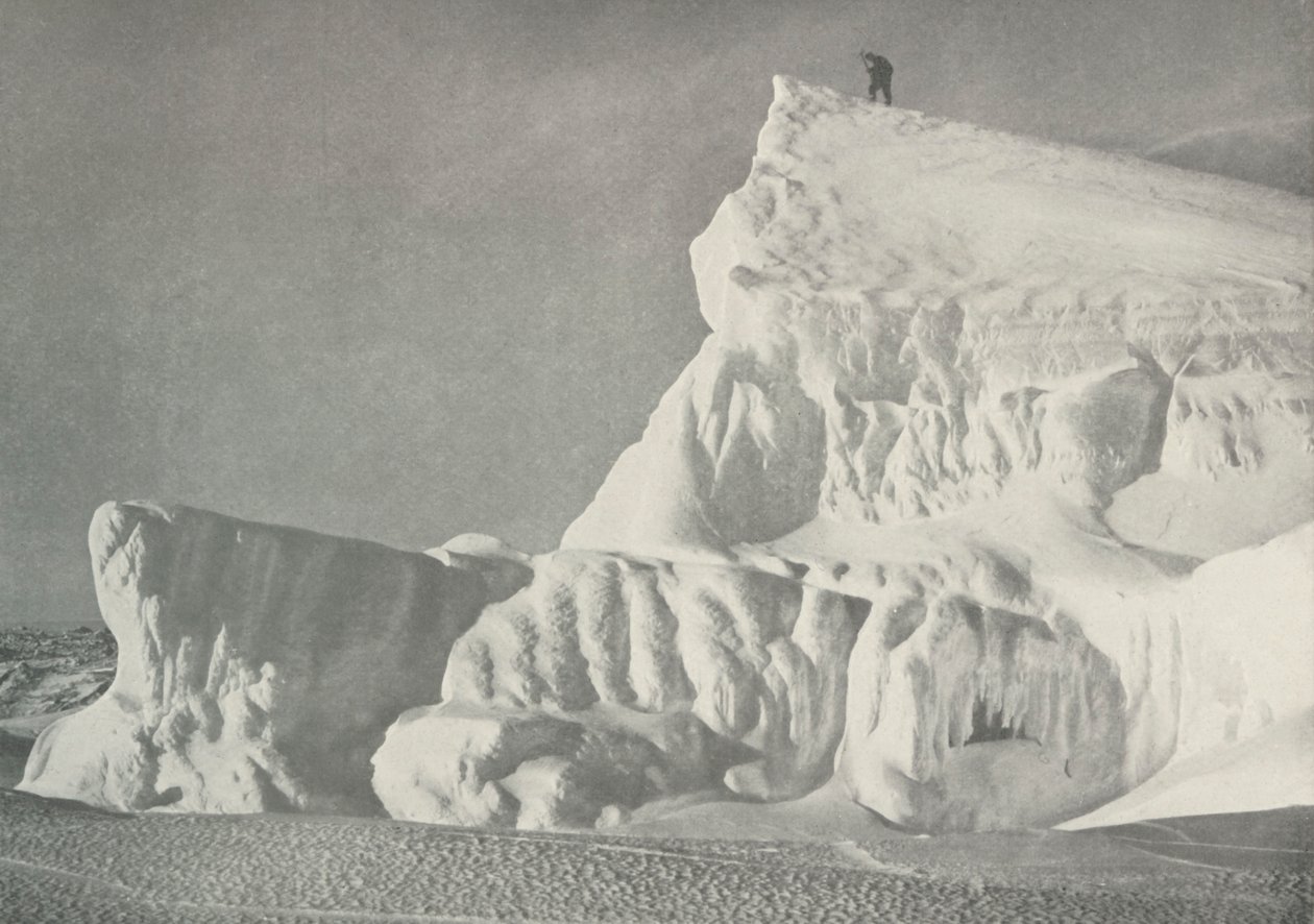 Jäävuoren huipulla, c1911, 1913 tekijältä Herbert Ponting