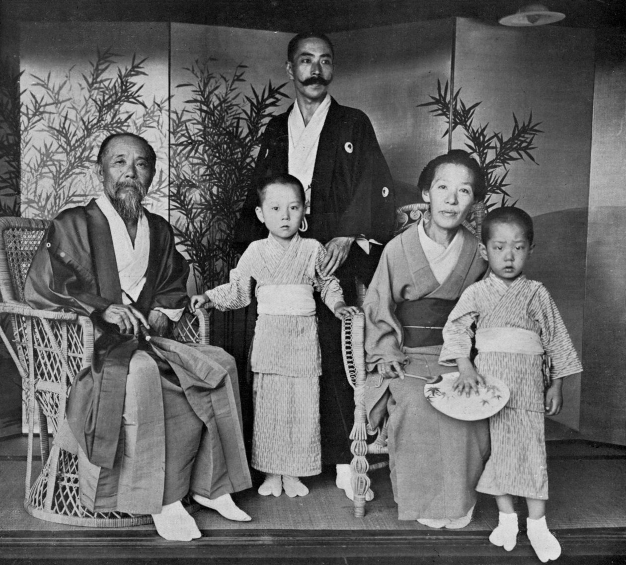 Japanin prinssi ja prinsessa Ito perheineen, 1909. tekijältä Herbert Ponting
