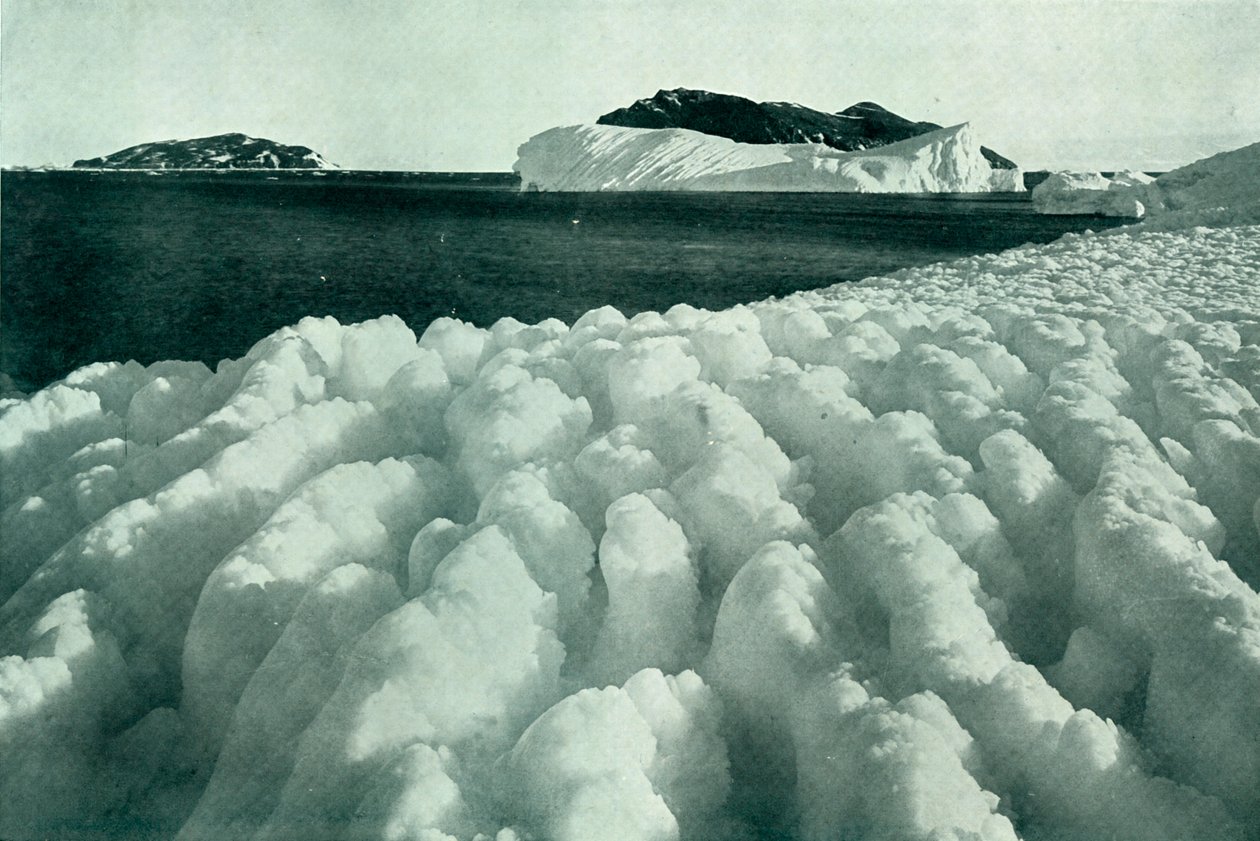 Spray Ridges of Ice After A Blizzard, c19101913, 1913. tekijältä Herbert Ponting