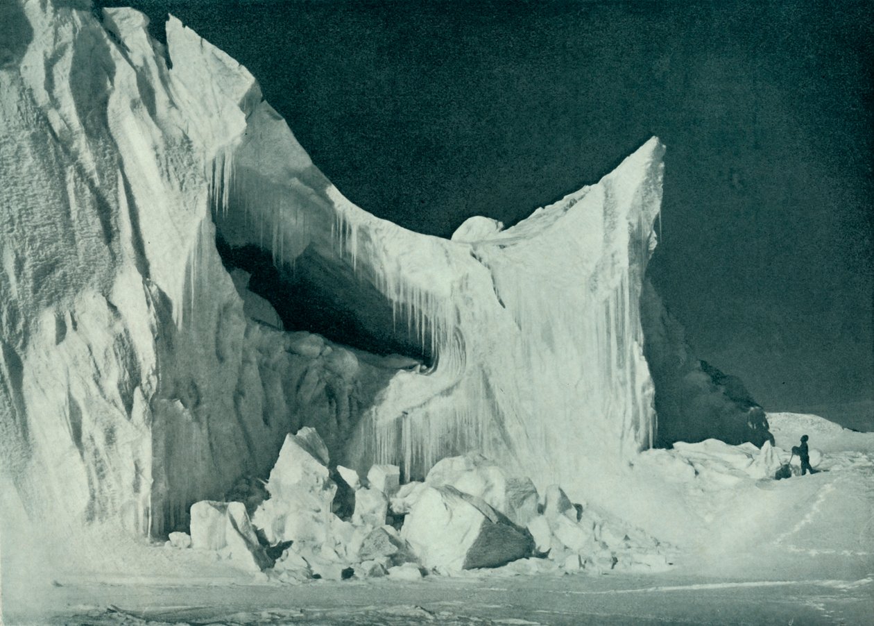 Bergin linna talven lopussa, c1911, 1913 tekijältä Herbert Ponting