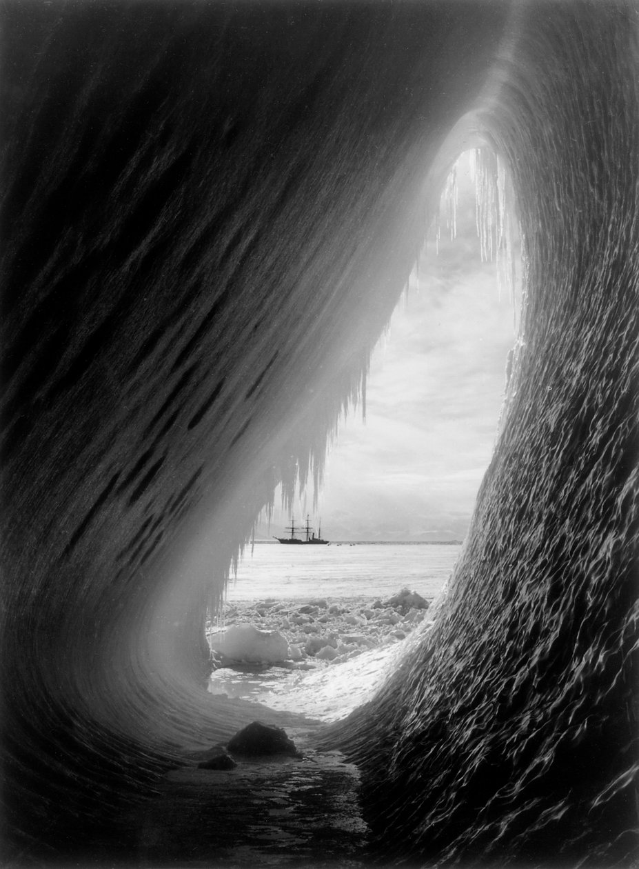 Terra Nova McMurdo Soundissa, Etelämantereella, 1911 tekijältä Herbert Ponting