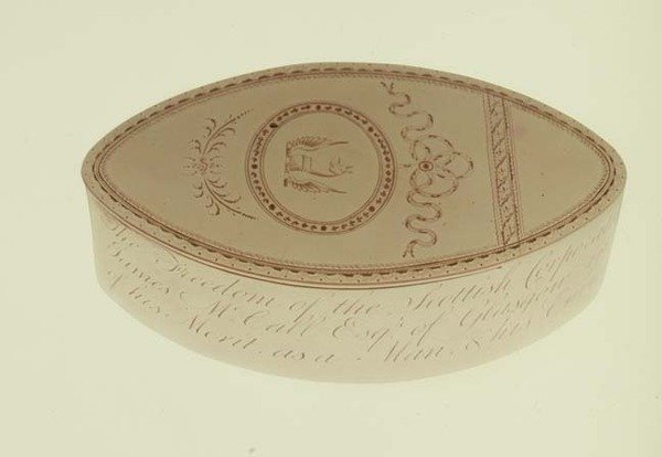 Freedom box, Scottish Corporation of Cork lahjoitti James McCallille, 1790 (hopea) tekijältä Hester Bateman