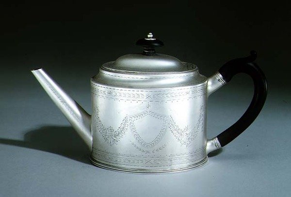 Teekannu, 1780 (hopea) tekijältä Hester Bateman