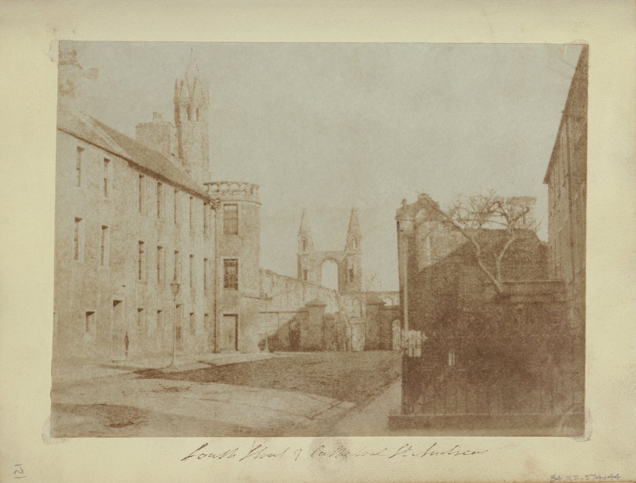 East Street of South Street, St.Andrews, katedraalin rauniot etäisyydellä tekijältä Hill and Adamson
