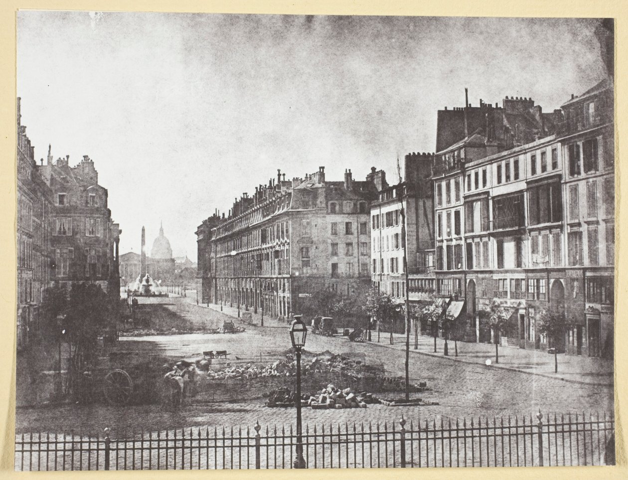Rue Royale ja Barrikadien jäännökset 1848 tekijältä Hippolyte Bayard