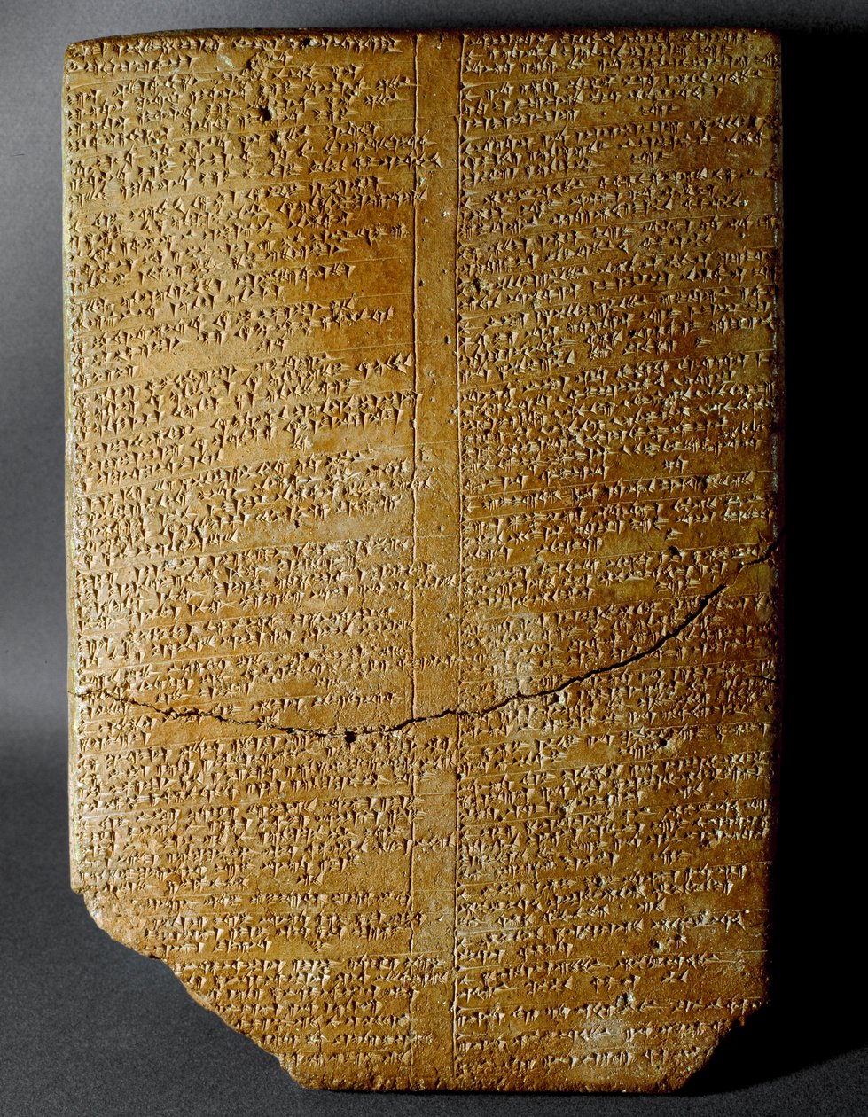 Heettiläinen sivilisaatio: nuolipaininen taulu, jossa on kirjoitettu jumalallisen Isharan ylipapin Amihatnan rituaali Hattusan (nykyisen Bogazkoin) paikalta 1650-1200 eaa. Istanbulin arkeologinen museo tekijältä Hittite