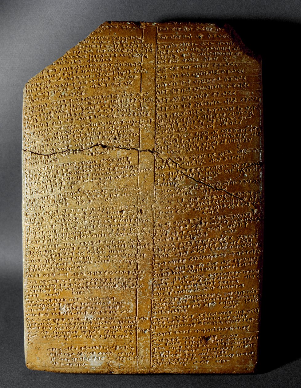 Heettiläinen sivilisaatio: nuolipaininen taulu, jossa on kirjoitettu jumalallisen Isharan ylipapin Amihatnan rituaali Hattusan (nykyisen Bogazkoin) paikalta 1650-1200 eaa. Istanbulin arkeologinen museo tekijältä Hittite