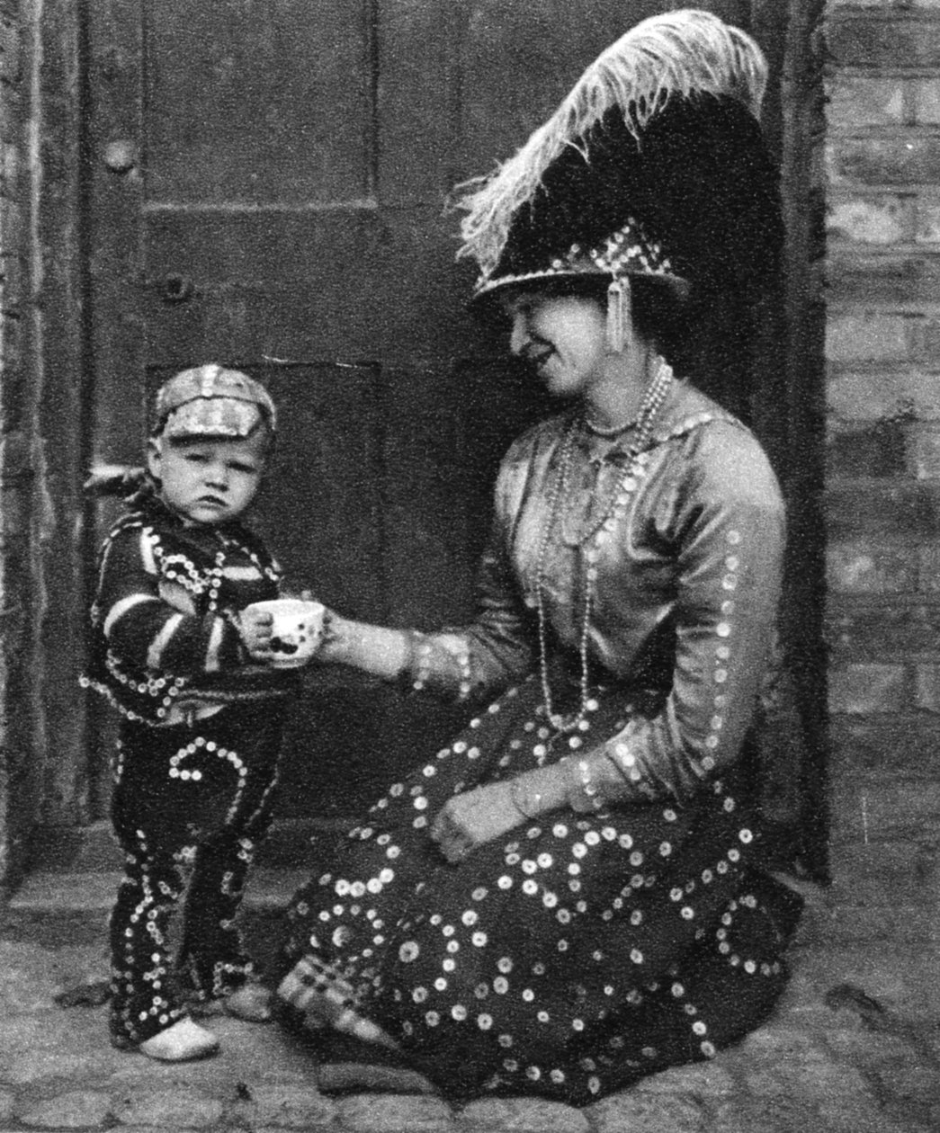 Pearly Queen ja Pearly Prince, Lontoo, 1926-1927 tekijältä Hoppe