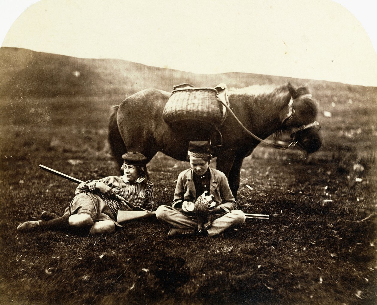 Charlie ja Peel Ross hevosen kanssa metsästyksen jälkeen, n. 1856-1859 tekijältä Horatio Ross