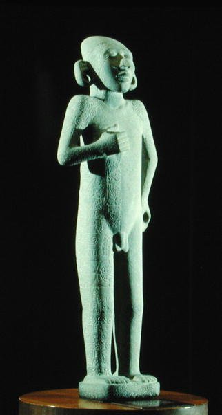 Tamuinin nuori mies, myöhäisklassinen kausi (1300-1521) (kivi) (ks. myös 207852) tekijältä Huaxtec Huaxtec