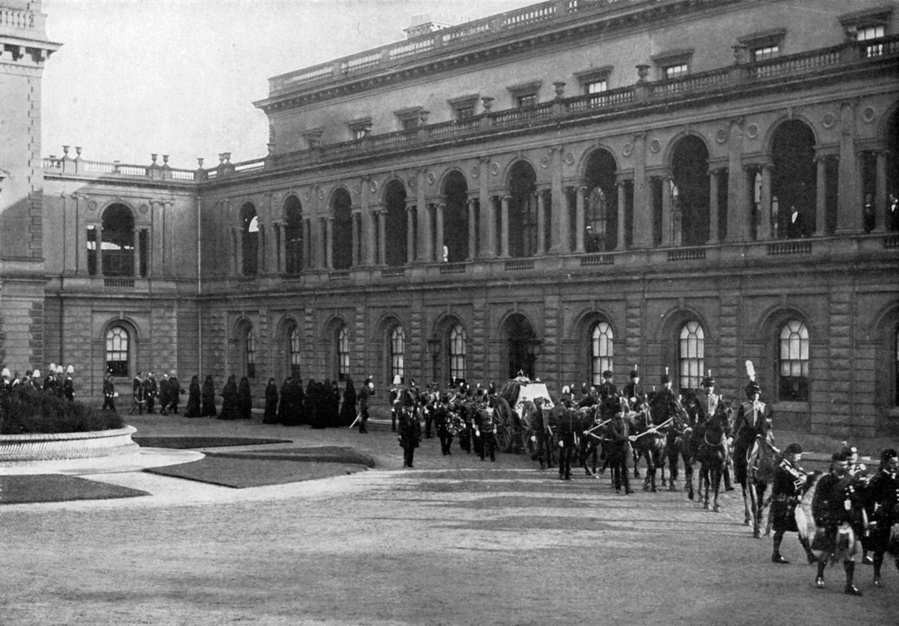 Kuningatar Victorian hautajaiset lähtevät Osborne Housesta, Isle of Wight, 1. helmikuuta 1901. tekijältä Hughes and Mullins