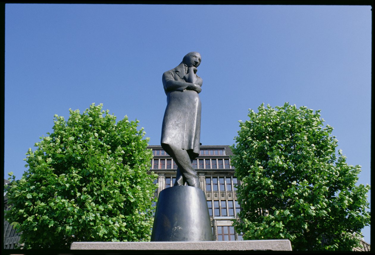 Heinrich Heinen (1797-1856) muistomerkki 1926-33 (pronssi) tekijältä Hugo Lederer