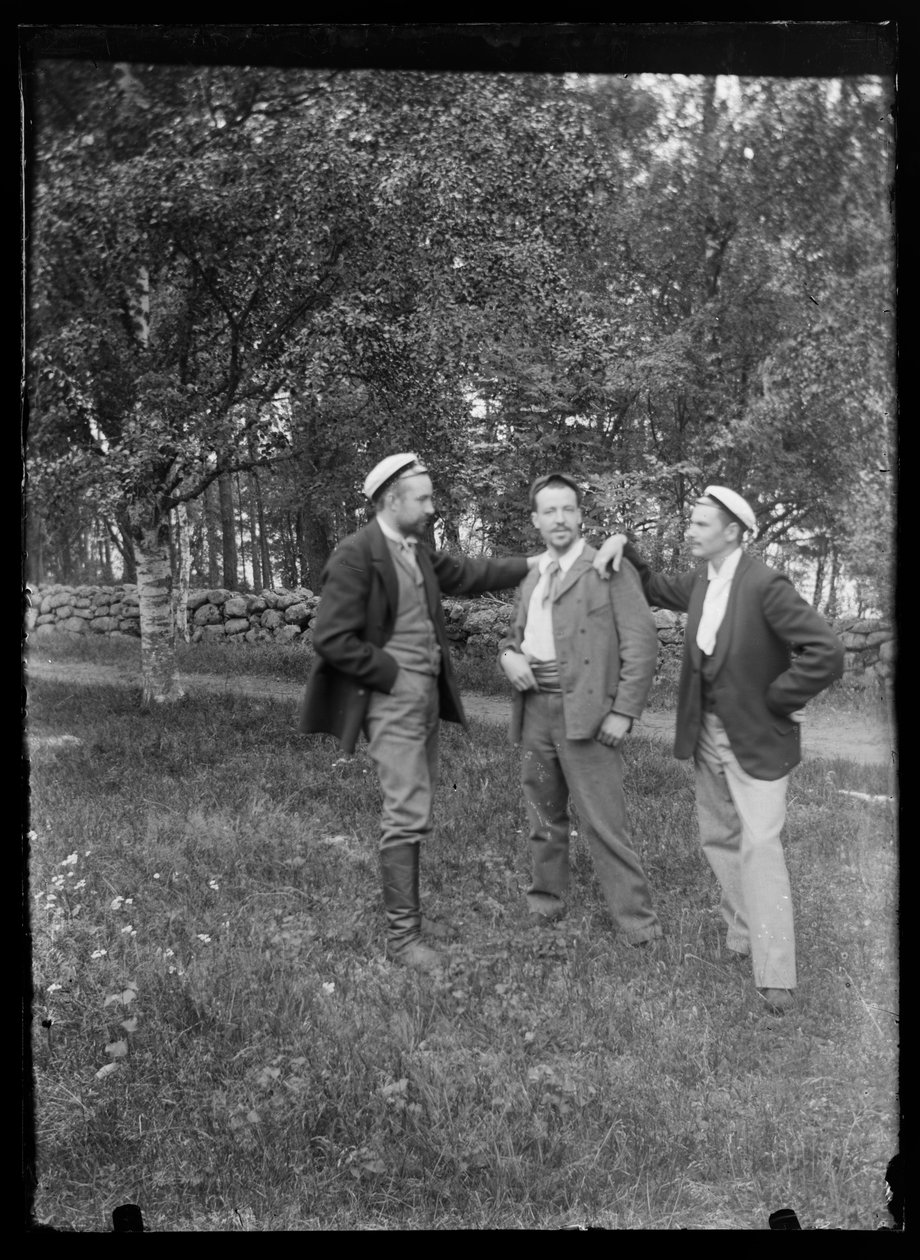 Paul ja Hugo Simberg sekä Einar Relander Niemenlautan puistossa tekijältä Hugo Simberg