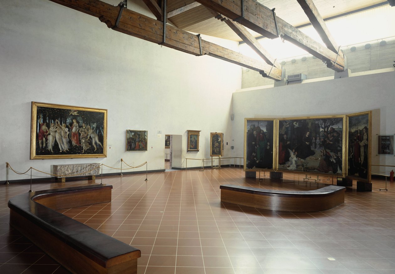 Museohuone, jossa esitellään Botticellin "Kevät" ja "Magien palvonta" sekä Portinari-triptyykki tekijältä Hugo van der Goes