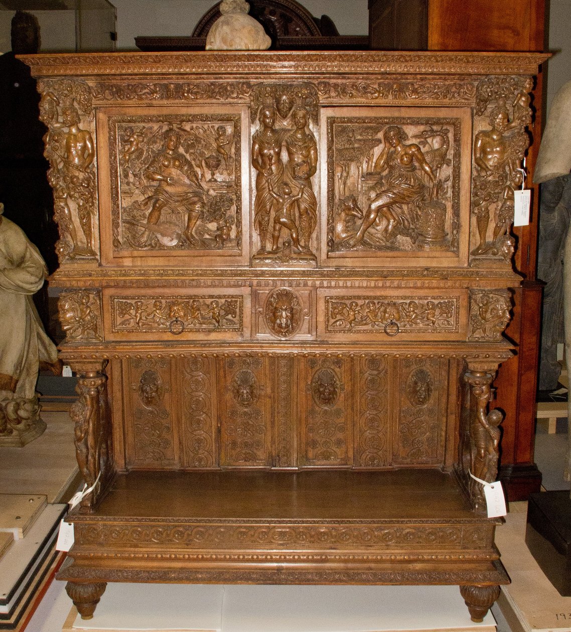 Dressoir, 1500-luvun puoliväli. tekijältä Hugues Sambin