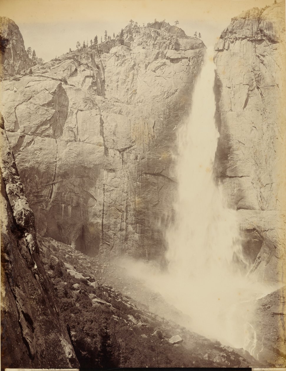 Ylä-Yosemiten putoukset, 1502 jalkaa - (hetkellinen) tekijältä I. W. Taber