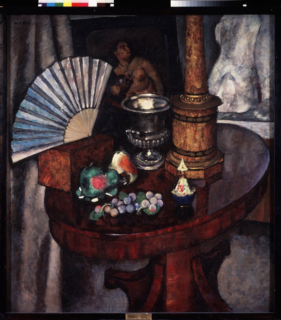 Asetelma tuulettimen kanssa (Still life with a Fan). Ilja Ivanovitš Mashkov (Ilia Mashkov, Matchkov) maalaus (1881-1944), öljy kankaalle tekijältä Ilya Ivanovich Mashkov