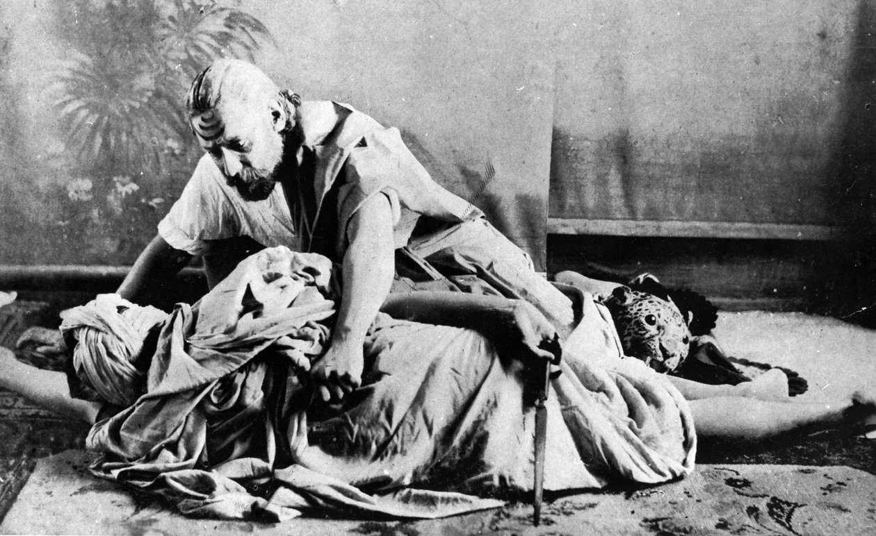Rabindranath Tagore Raghupatin roolissa näytelmässään Sacrifice, 1893. tekijältä Indian photographer