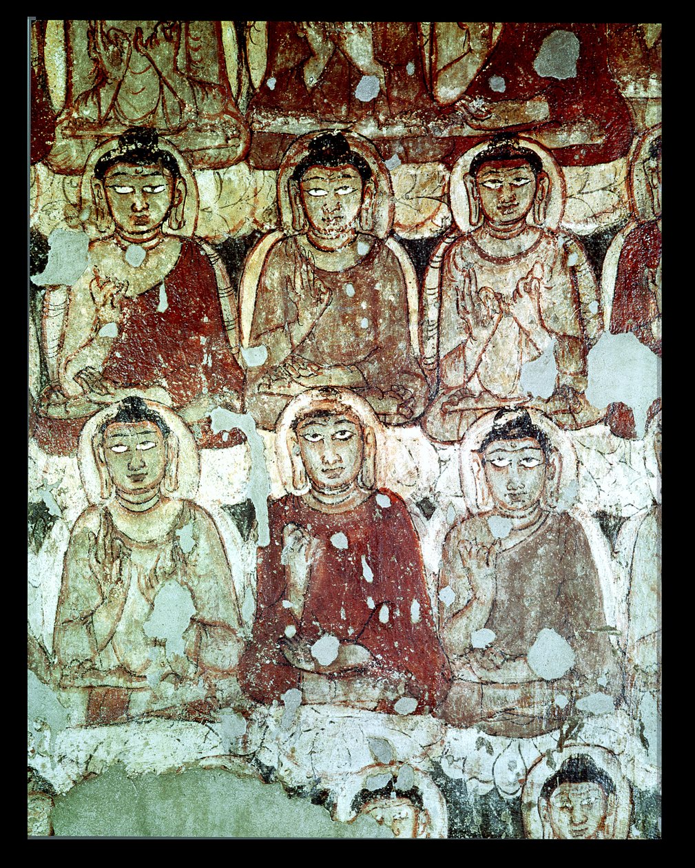Lukuisia istuvia buddhoja, yksityiskohta luolan 2 sisältä (katso myös 162633) tekijältä Indian School