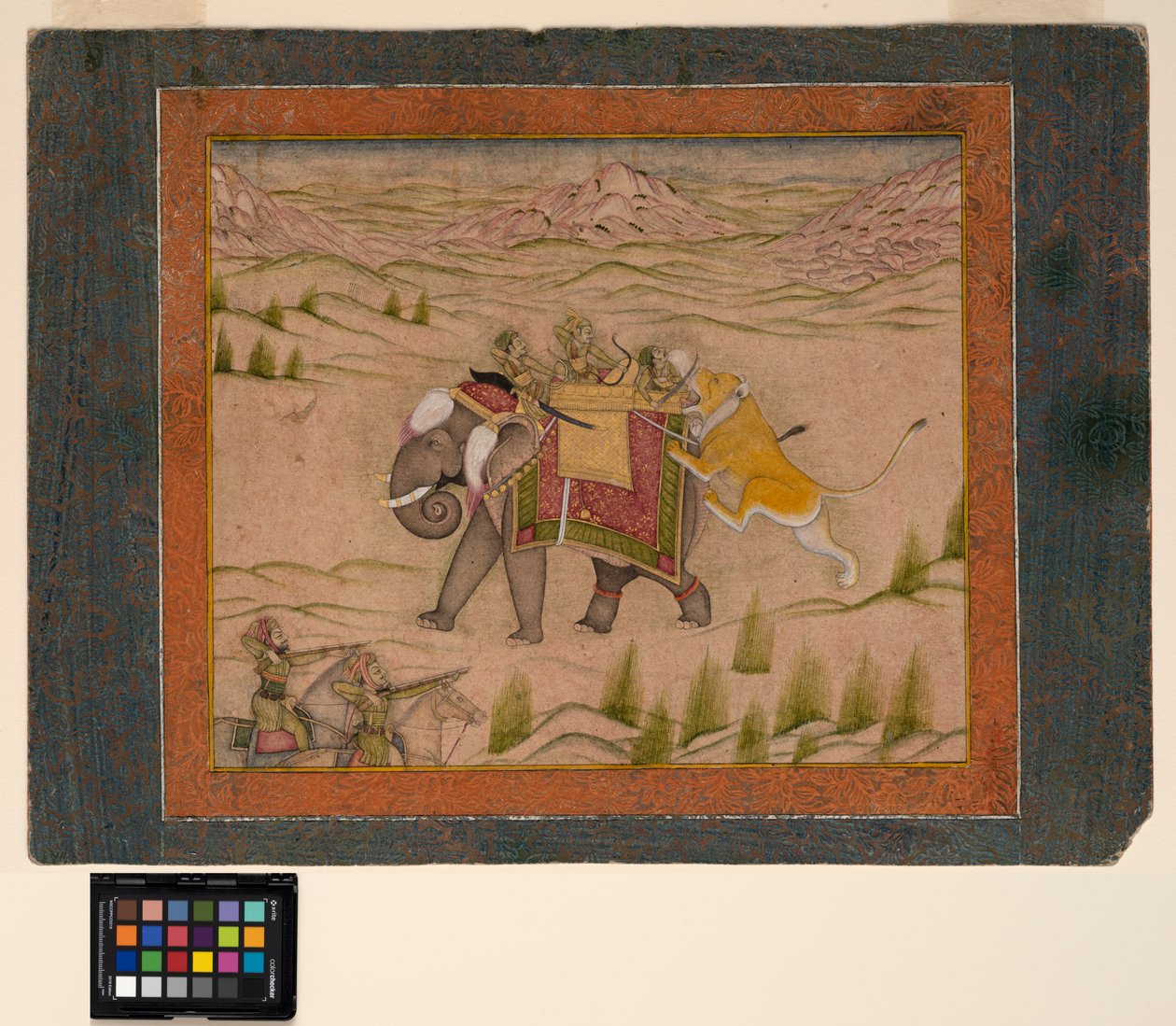 Leijona hyökkää metsästysseuraa vastaan norsun huipulla, n. 1810 (läpinäkymätön akvarelli ja kulta paperilla) tekijältä Indian School