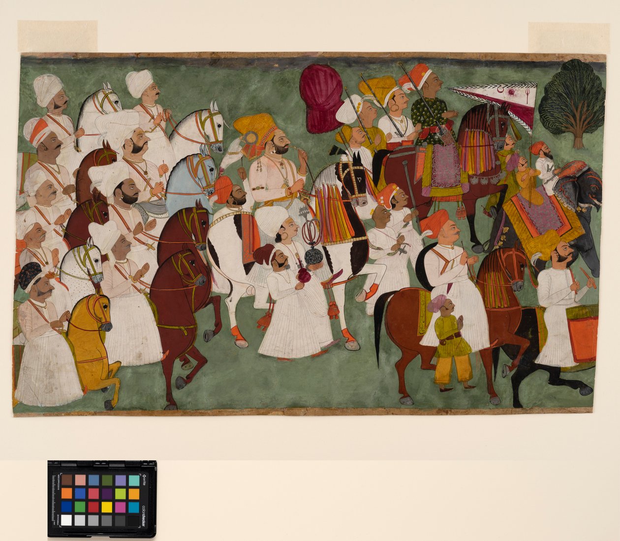 Akhi Singh ratsastaa seurueensa kanssa, n. 1750 (läpinäkymätön akvarelli ja kulta paperilla) tekijältä Indian School