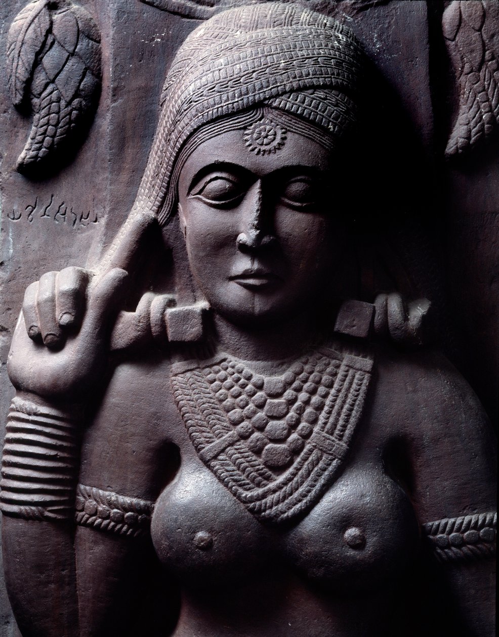 Buddhalaisuus: "" Sudarsana Yakshini"" yksityiskohta Bharhutin stupasta (Barhut, Barouth) Matala kohokuvio mustasta kivestä, 2. vuosisadalla eKr. (2. vuosisadalla eKr.) - Kolkata, Intian museo tekijältä Indian School