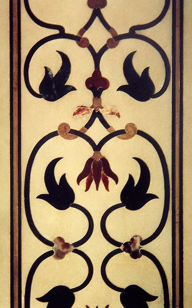 Yksityiskohta ulkoseinän upotustyöstä, n. 1631-54 (pietra dura) tekijältä Indian School