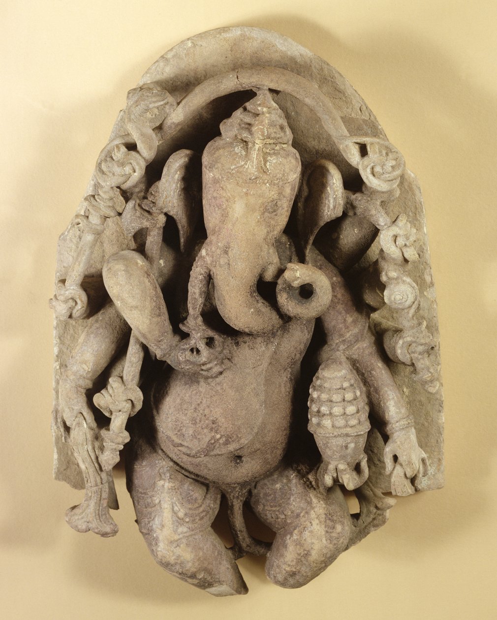 Ganapati, Chandella-dynastia (hiekkakivi) tekijältä Indian School