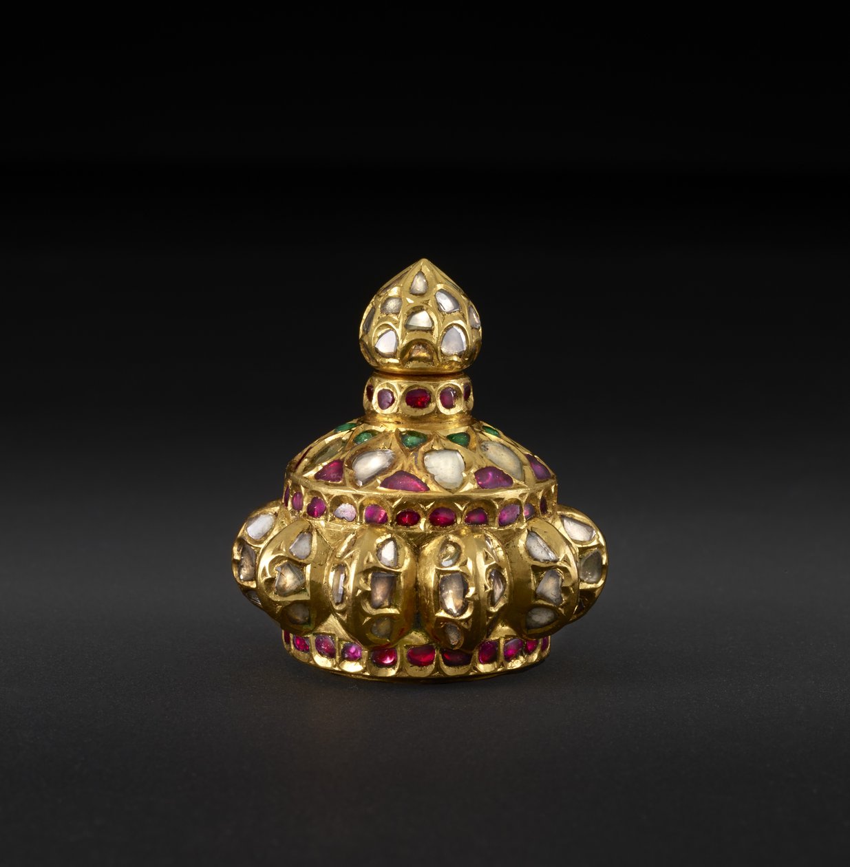 Gem-Set Kohl Bottle, 1600-luvun puoliväli (kulta, timantteja, smaragdeja ja rubiineja) tekijältä Indian School