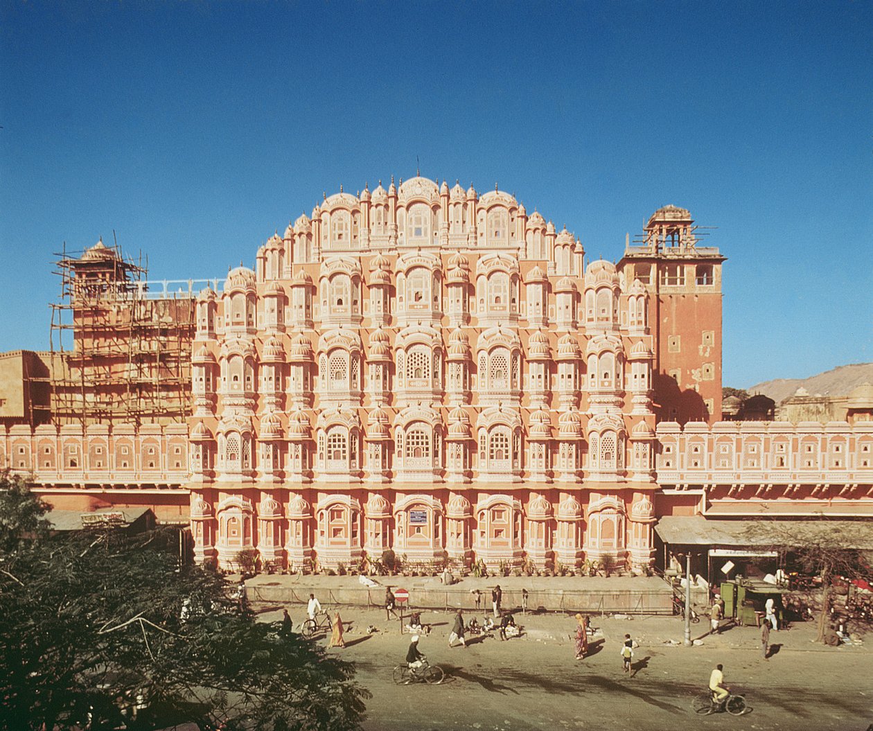 Hawa Mahal (tuulien palatsi) rakennettu vuonna 1799 (katso myös 121219 & 208425) tekijältä Indian School